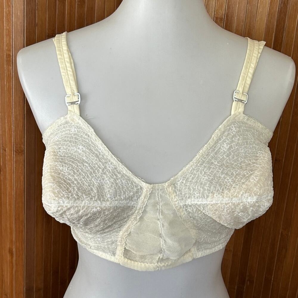 Vintage 1950s Bestform Charmed Circle Bullet Bra Yellow Custard Lace Pin Up